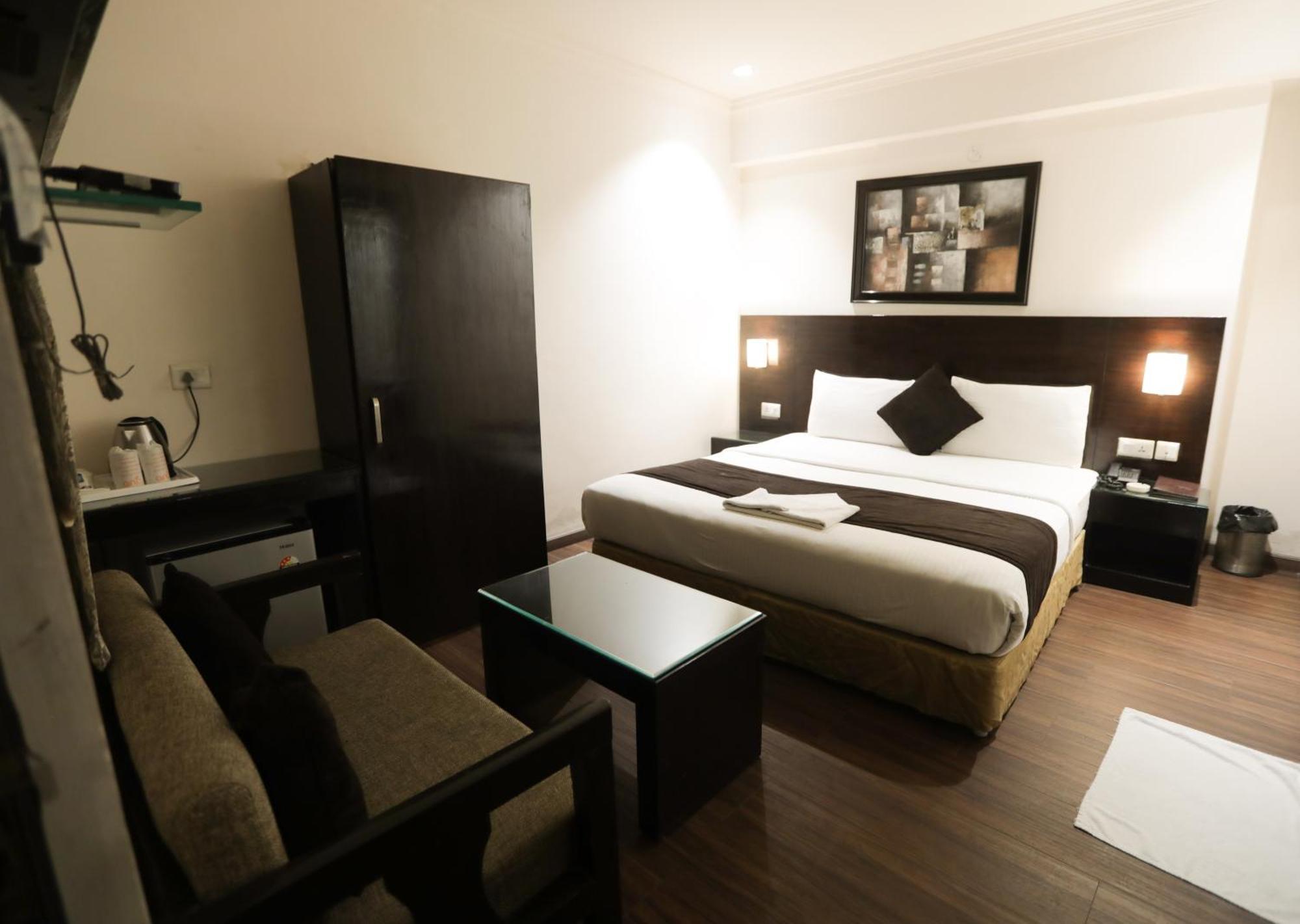 Anr Hotels Lucknow Zewnętrze zdjęcie