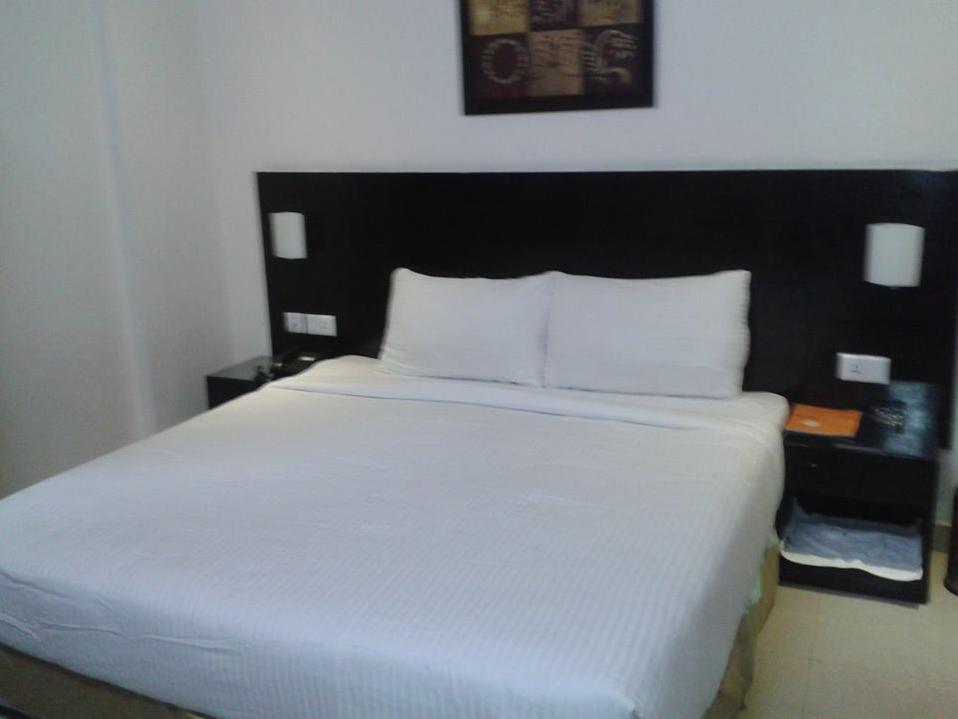 Anr Hotels Lucknow Zewnętrze zdjęcie