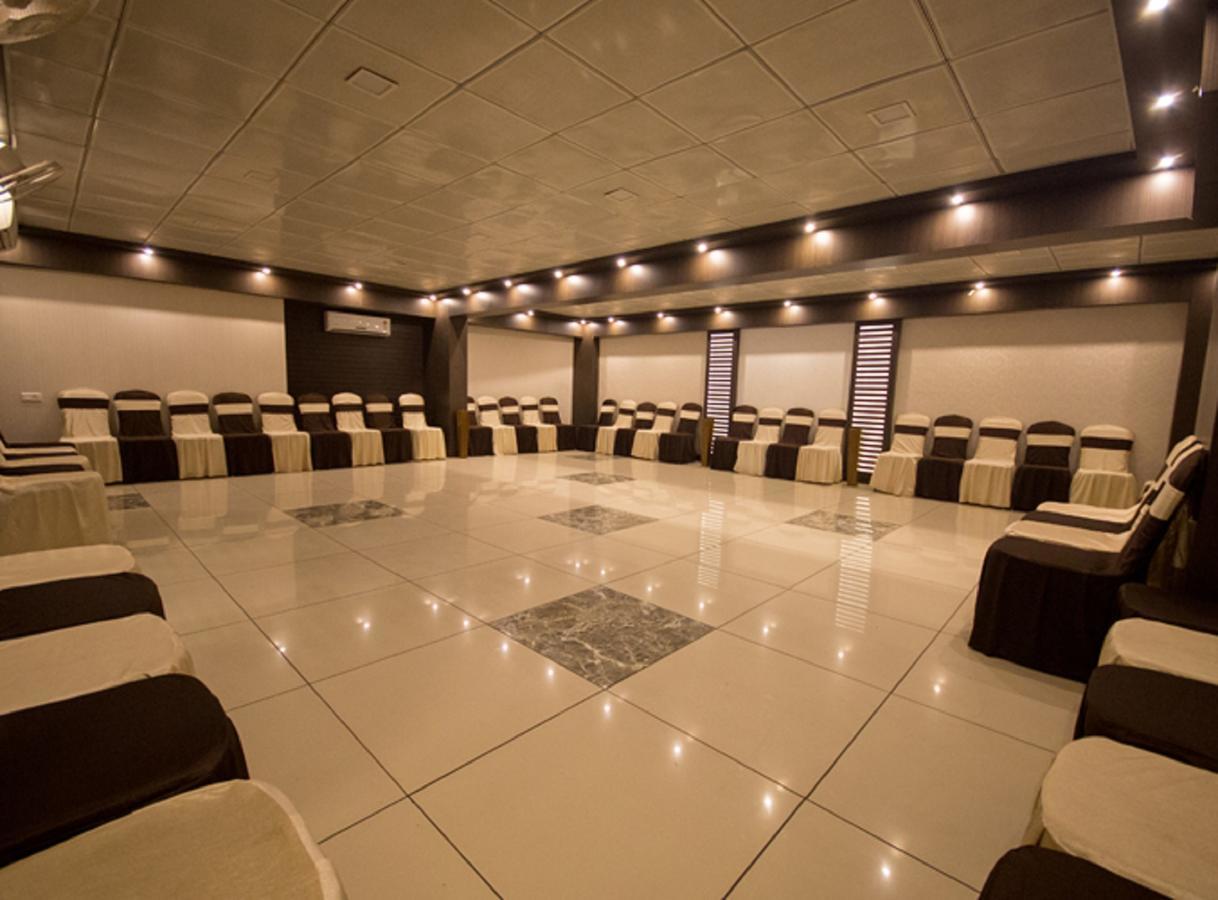 Anr Hotels Lucknow Zewnętrze zdjęcie