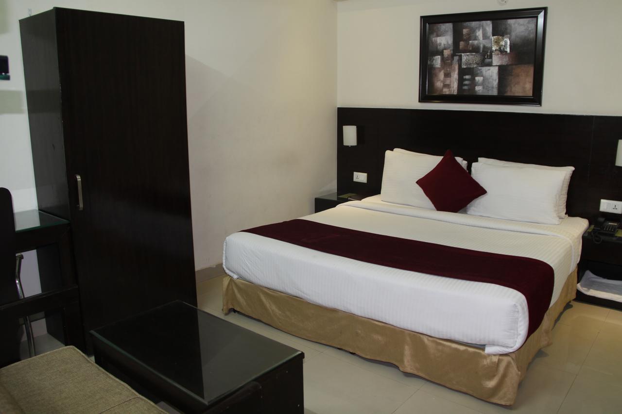 Anr Hotels Lucknow Zewnętrze zdjęcie